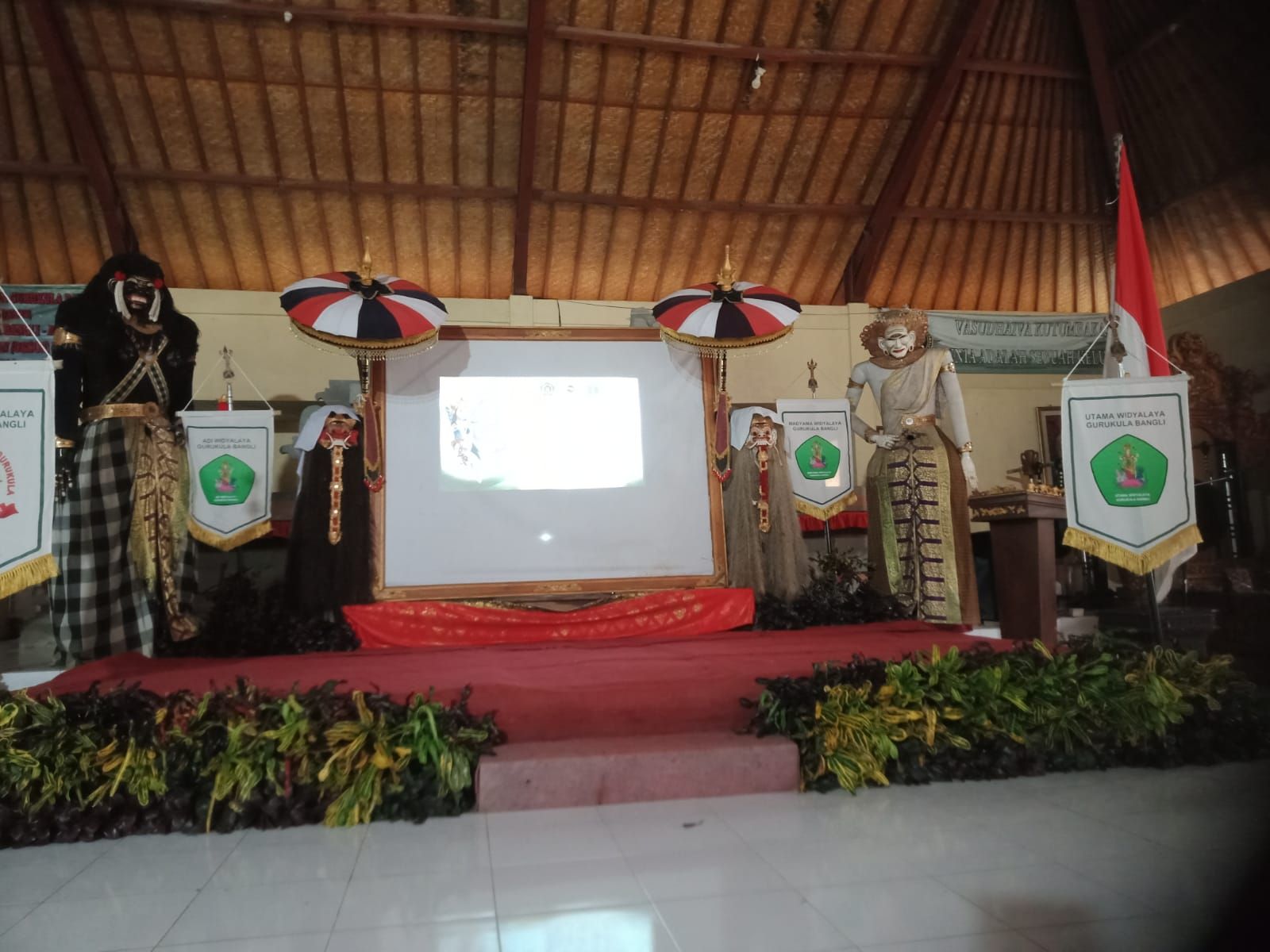Bulan Bahasa Bali sebagai Ajang Pengutan Pondasai Generasi Muda melalui Bahasa, Sastra dan Aksara Bali di Widyalaya Gurukula Bangli